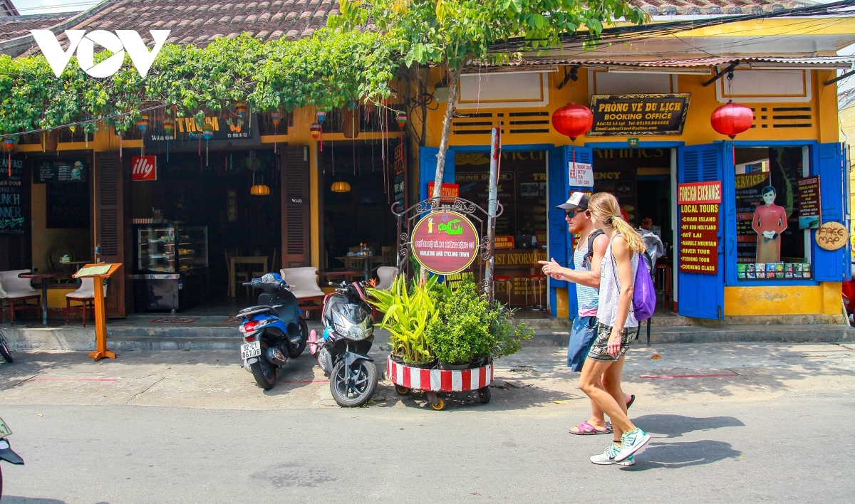 Visa waiver policy, product diversity and safety lure visitors to Vietnam